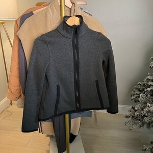 Lululemon cropped jacket. Grey. Size small